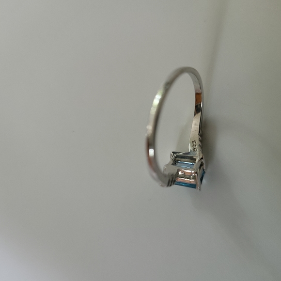 Sterling silver (.925) & London blue topaz ring - Picture 4 of 4